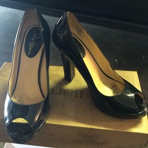 Cole haan black patten leather heels size 6b